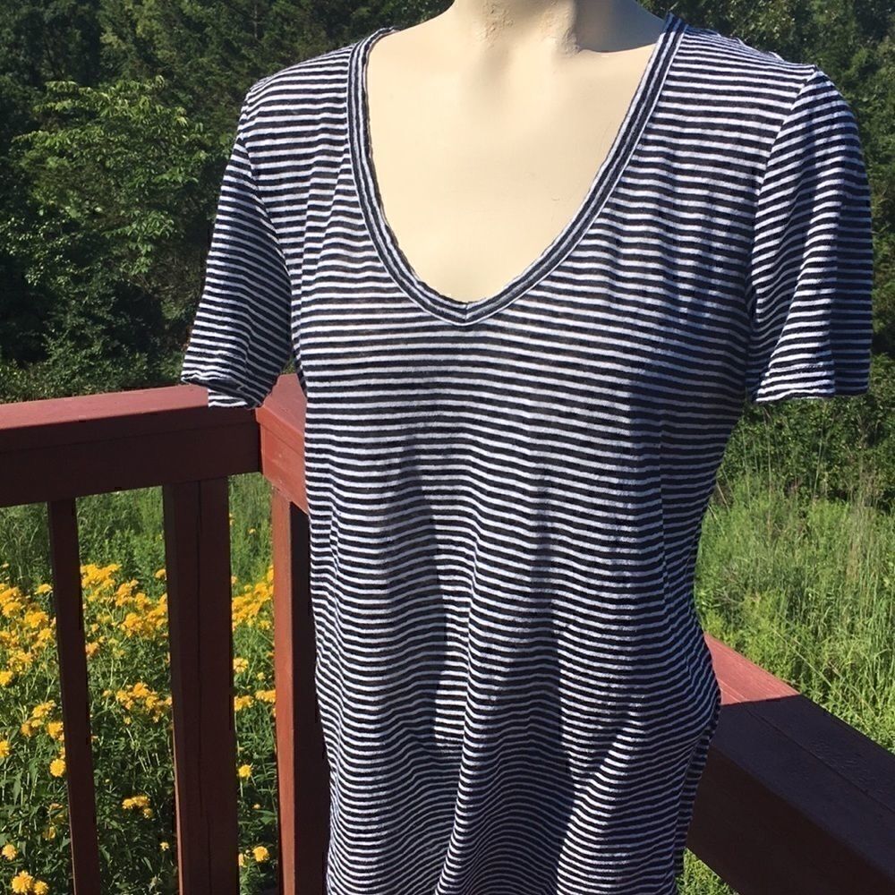 Banana Republic medium striped V-Neck top